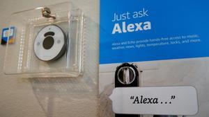 Información sobre cómo utilizar el asistente de Apple, Alexa.