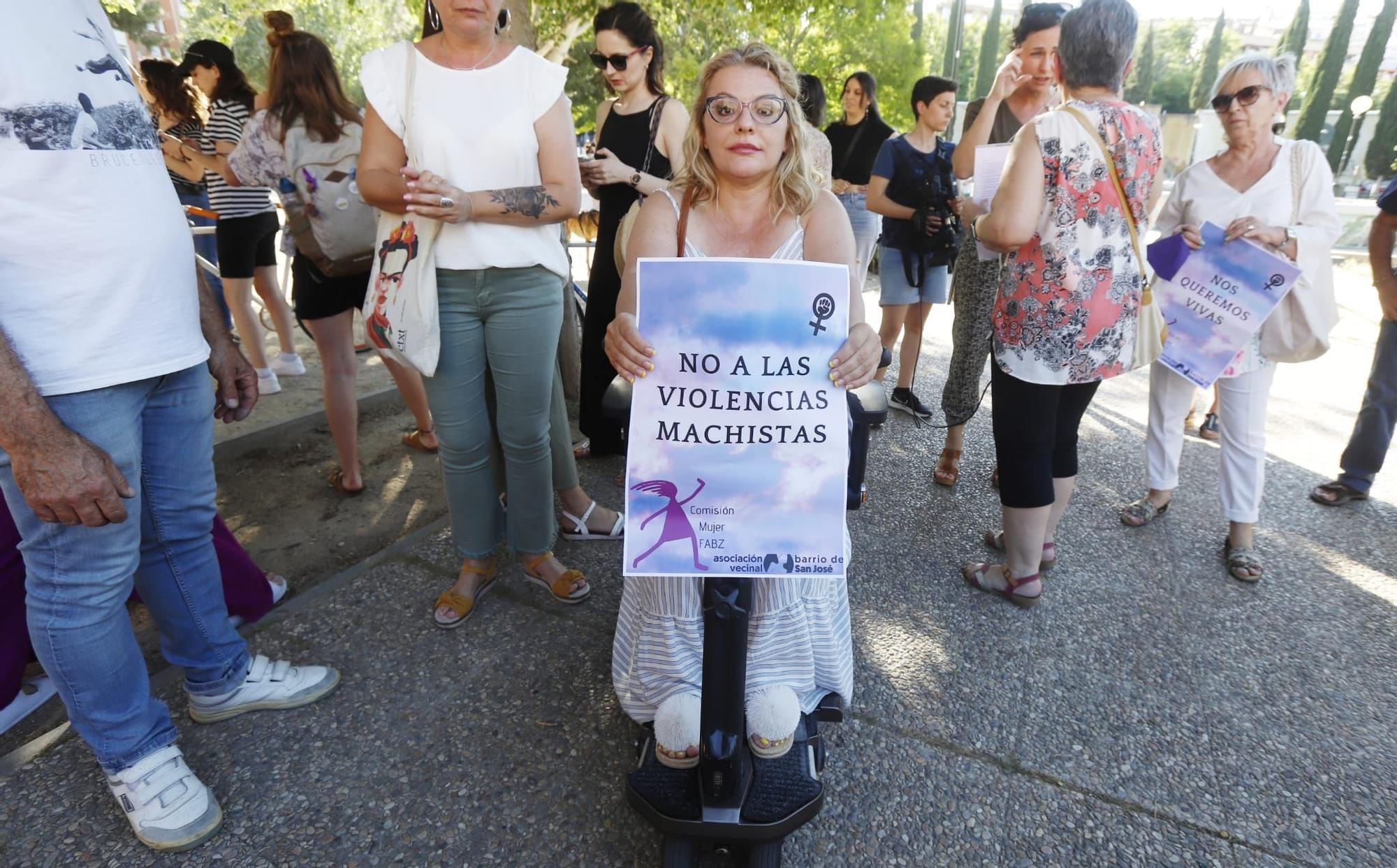 FOTOGALERÍA | Concentración vecinal por el asesinato de una mujer en San José