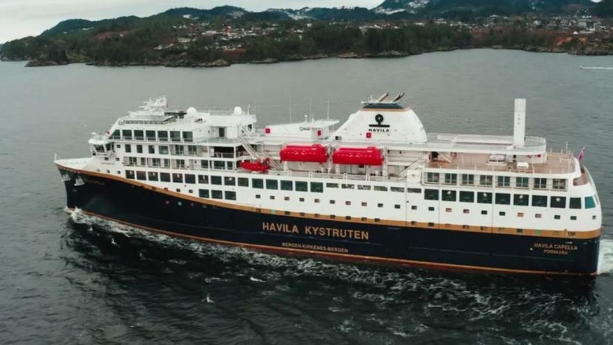 El “Havila Capella”, en las inmediaciones del puerto de Bergen.   | // HAVILA KYSTRUTEN