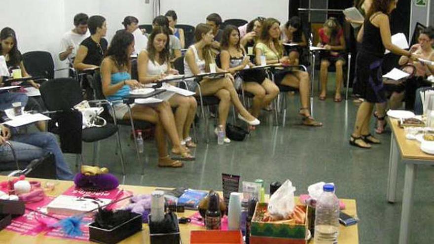 Taller de tuppersex celebrado en la Setmana Jove.