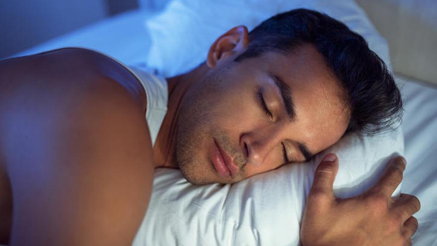 Quin és el millor costat per inclinar-se i dormir?