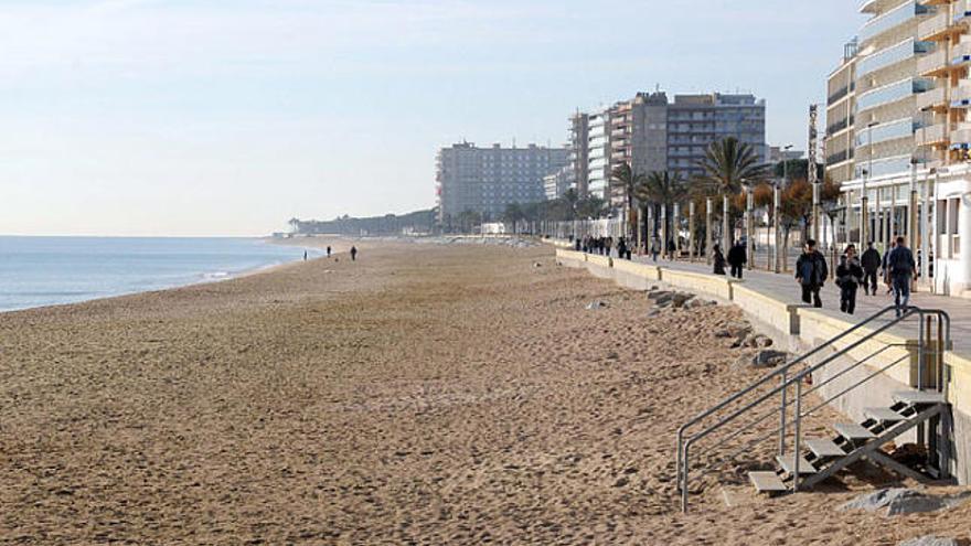 Blanes La platja de s&#039;Abanell va patir, una vegada més, la força de les onades i va quedar malmesa