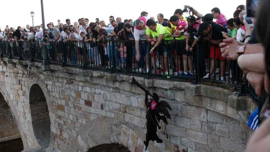 Las peñas recogen a La Gobierna. Foto L. O. Z.