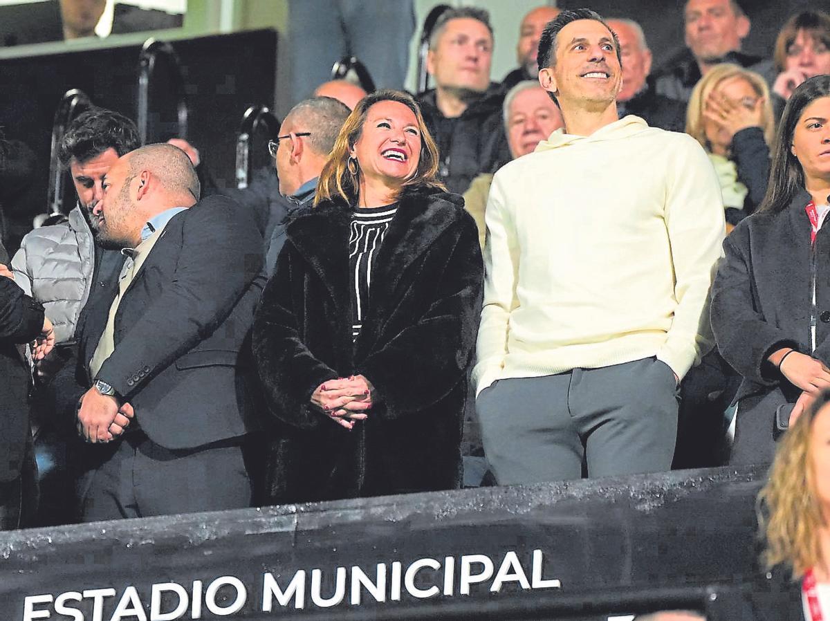 Begoña Carrasco y Bob Voulgaris.