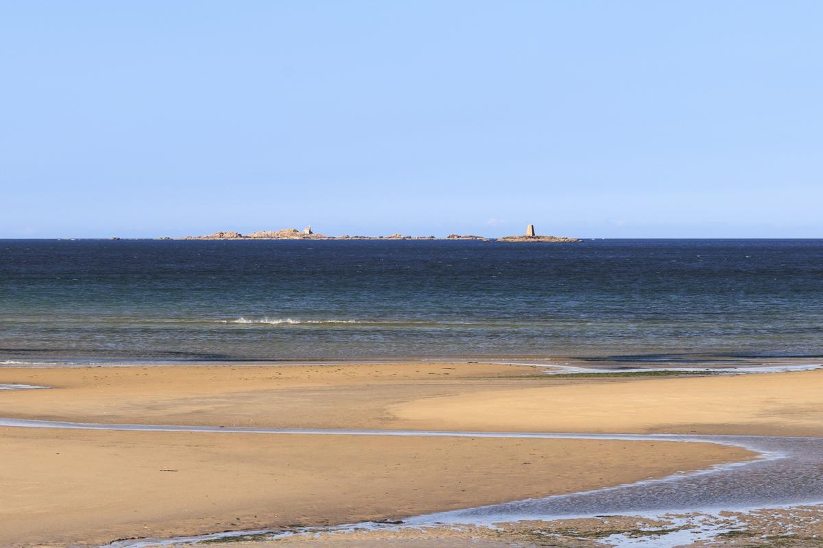 Islas Lobeiras en el horizonte