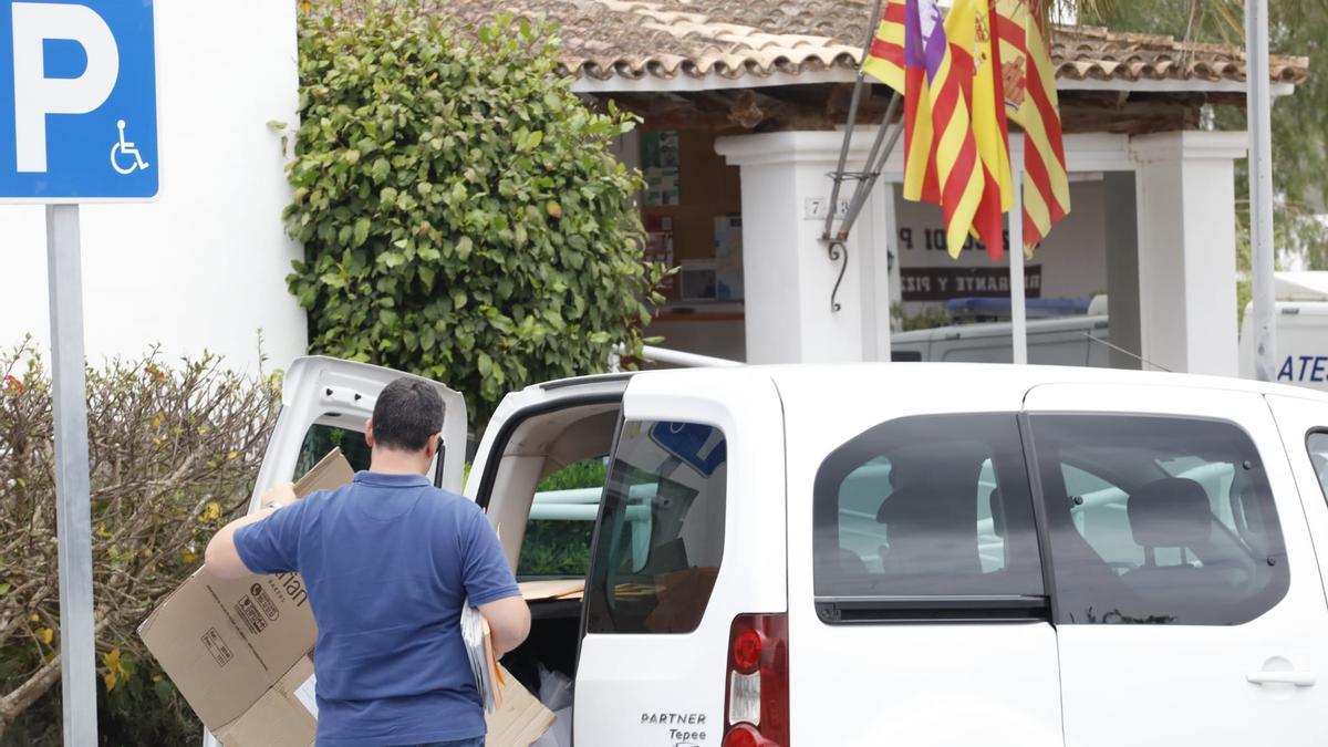 Galería de imágenes de la detención del alcalde y varios funcionarios del Ayuntamiento de Sant Josep