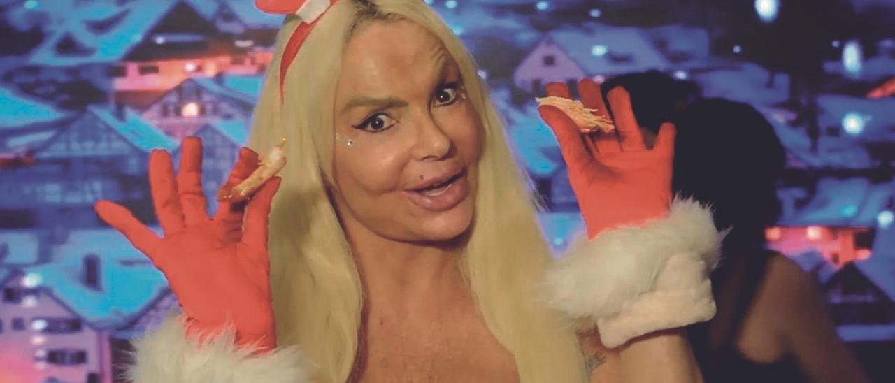Leticia Sabater, en el videoclip de su villancico ‘Papá Noel, lléname el tanke’