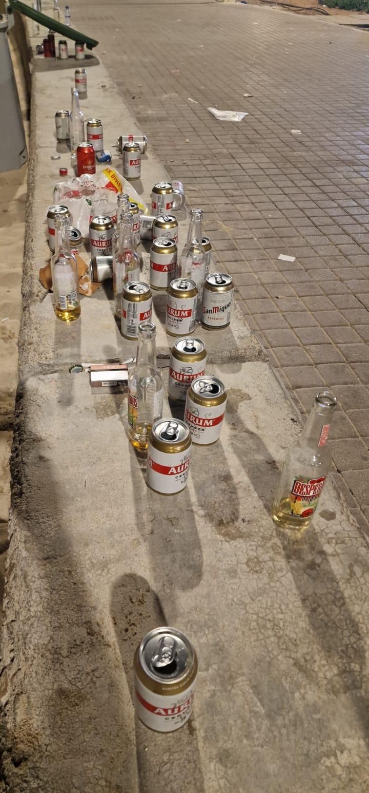 FOTOS | Otro fin de semana de suciedad y botellones en Playa de Palma