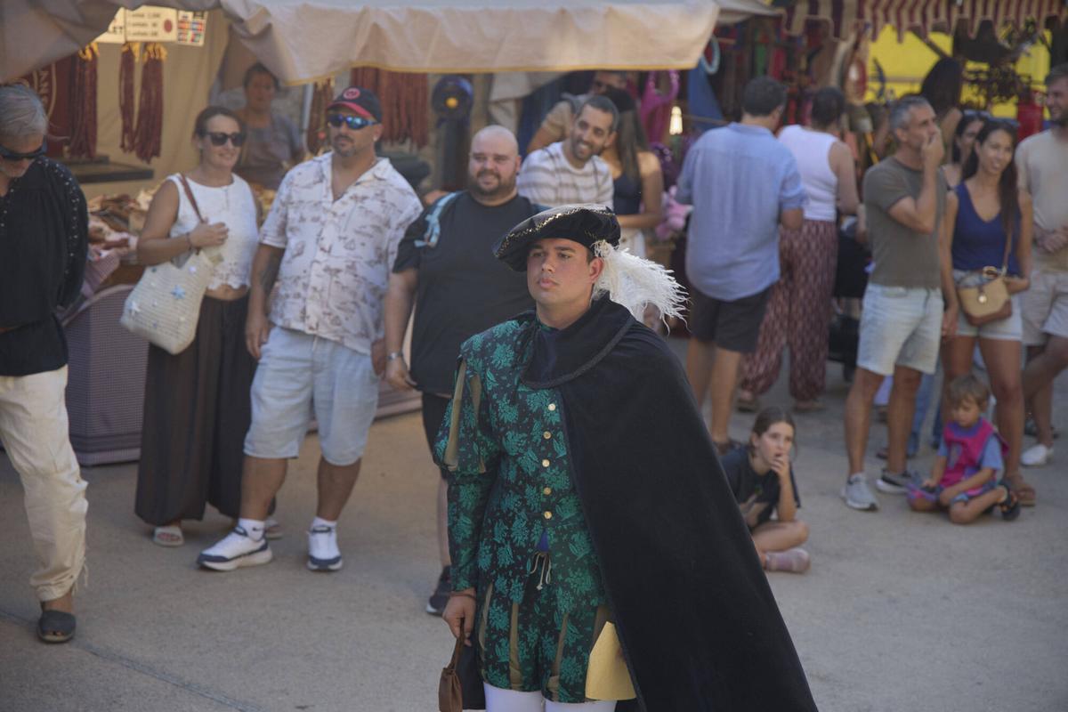 Músics i artesans fan reviure l’edat mitjana a Castell d’Aro en la 25a edició del Mercat Medieval Músics i artesans fan reviure l’edat mitjana a Castell d’Aro en la 25a edició del Mercat Medieval