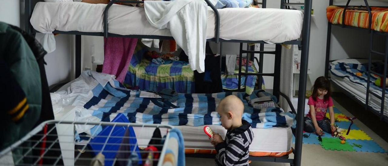 Menores ucranianos, en una habitación del albergue.