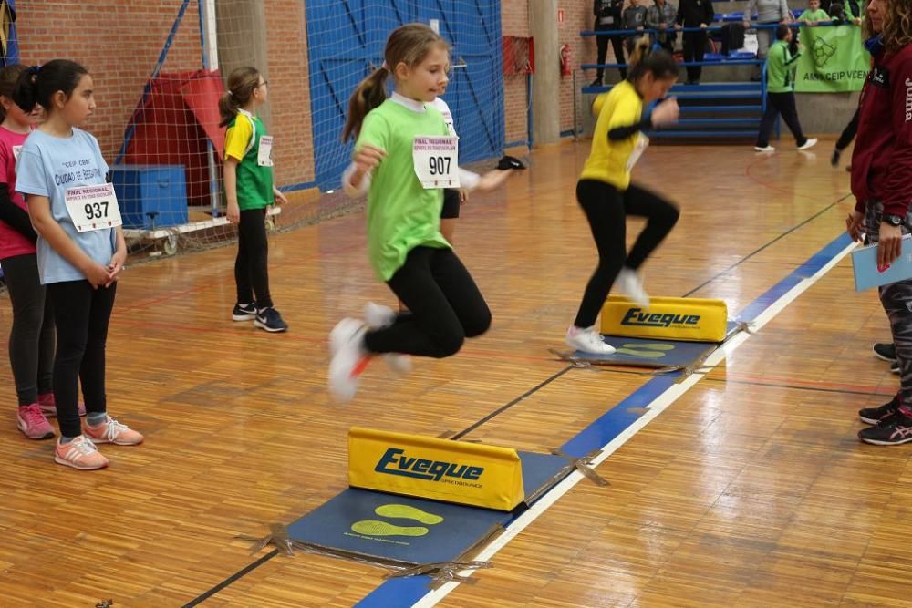 Jugando al atletismo en Alcantarilla