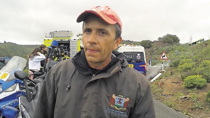 Santiago Sánchez, uno de los operarios que participaron en el rescate de los heridos.