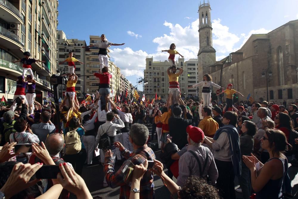 Manifestación en Valencia con motivo del 25 d'Abril