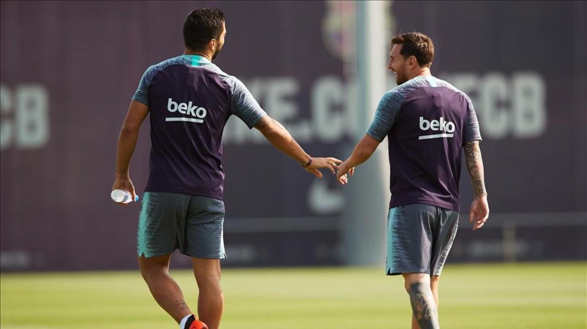 Suárez y Messi, durante la última sesión