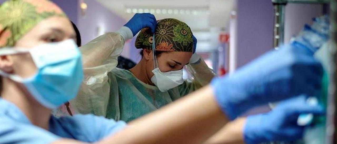 Salud recomienda usar mascarillas y los médicos extremeños piden que sea  una obligación - El Periódico Extremadura