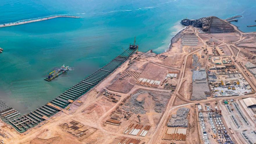 Desarrollo de las obras en Chancay. A la izquierda, recreación de la futura terminal de contenedores.