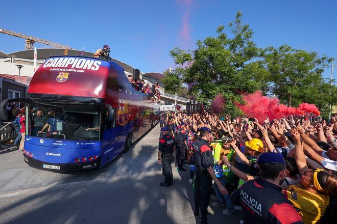 ¡De locos! Las mejores imágenes de una ciudad entregada al Barça