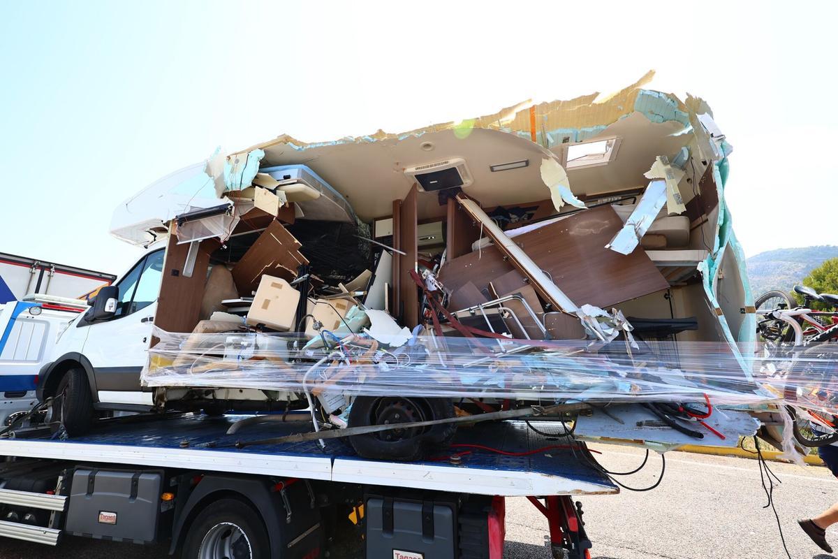 01/08/26. Benicassim. Accidente en la AP-7 entre un autocaravana y un camión. A la altura del recinto de festivales