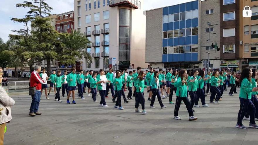 Un «flashmob» anima la Glorieta de Sagunt