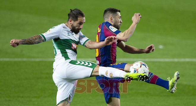 Jordi Alba en el partido de LaLiga entre el FC Barcelona y el Elche disputado en el Camp Nou.