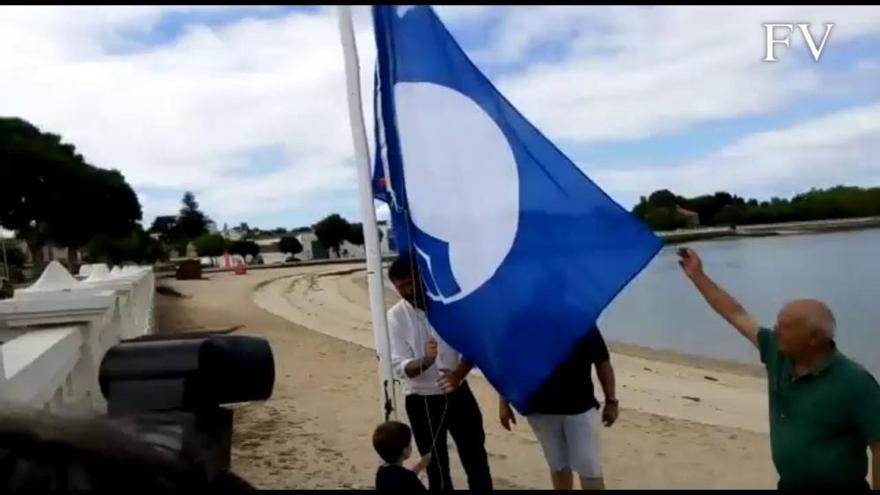 La bandera azul ya ondea en Vilagarcía