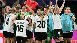 Las jugadoras de la selección alemana celebra el pase a semifinales de la Eurocopa tras ganar a Francia
