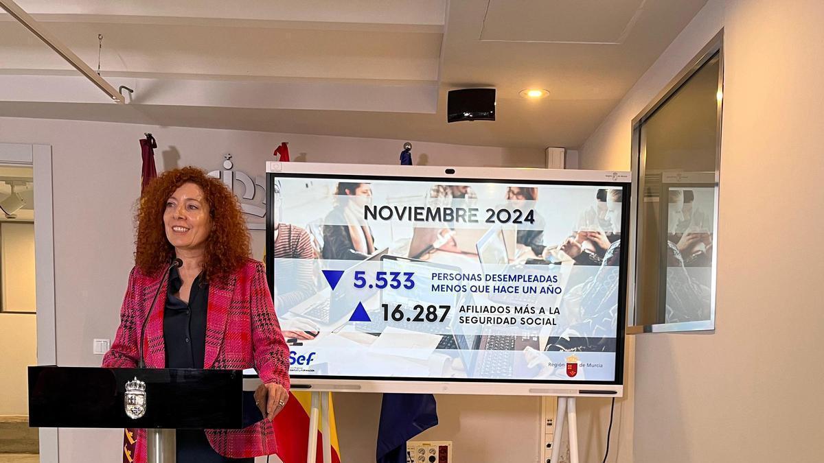 La directora general del SEF, Pilar Valero, durante la rueda de prensa de esta mañana.