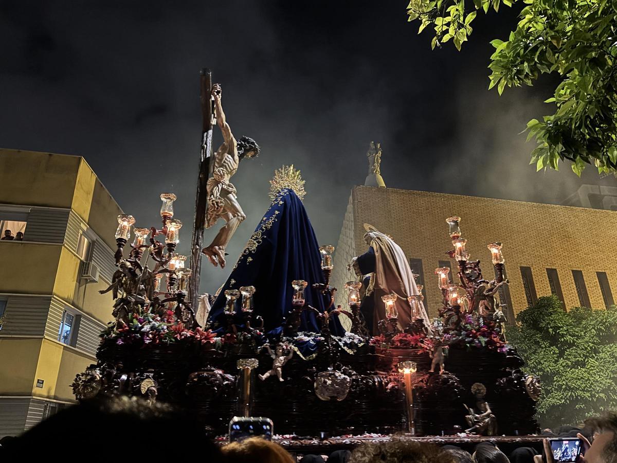 Salesianos ante el Santuario de María Auxiliadora