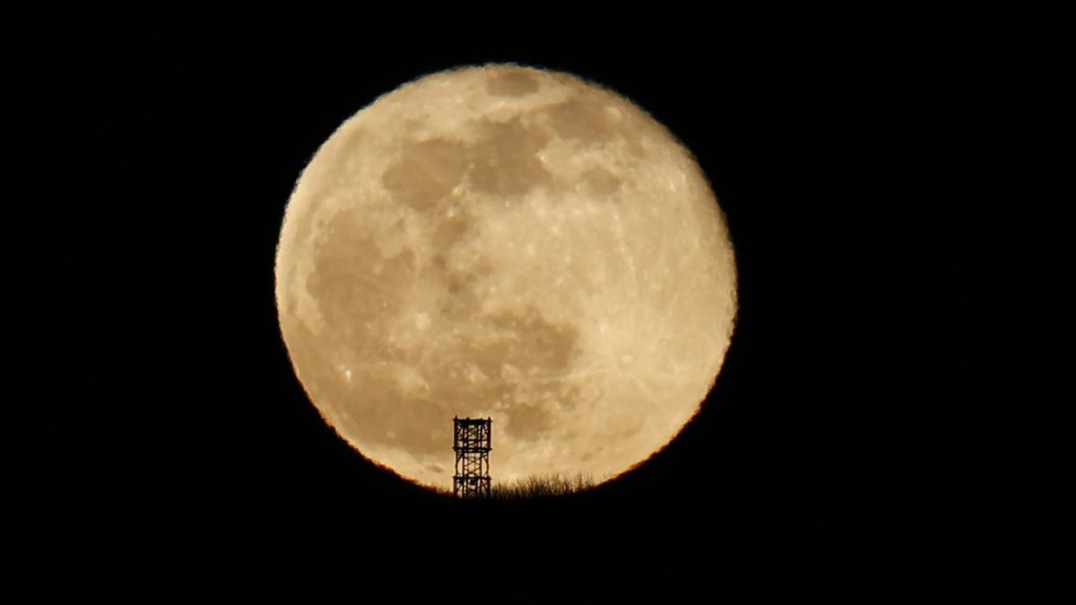 Foto de archivo de una Superluna en Vigo