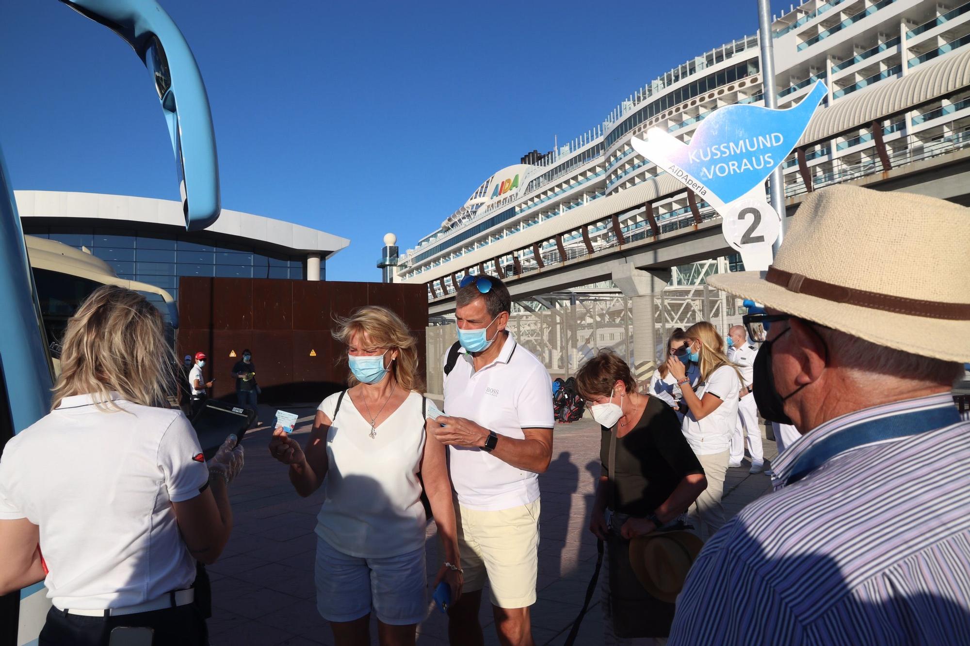 El crucero alemán Aida Perla, atracado en el Puerto de Málaga.