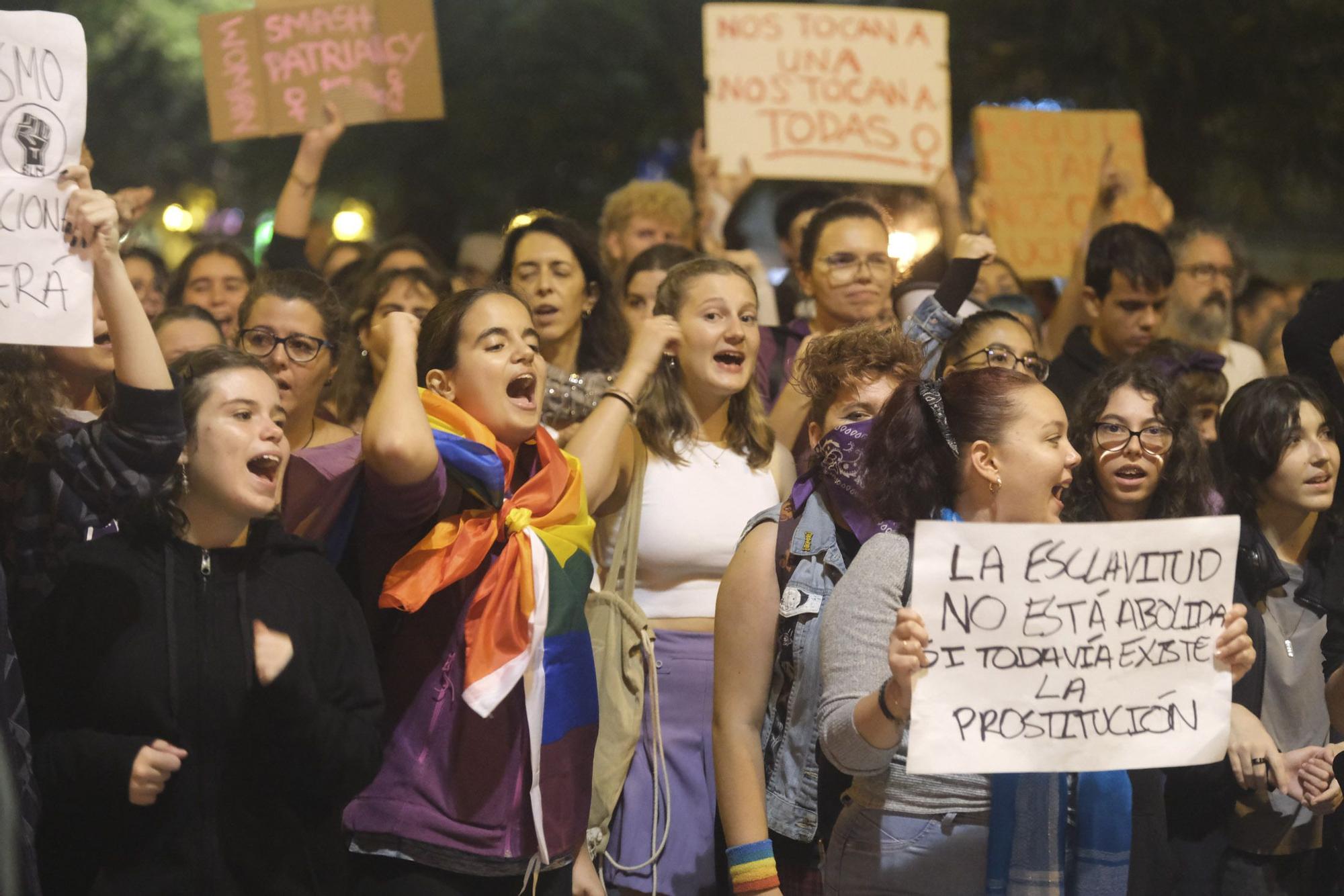 Manifestación por el Día Internacional de la Eliminación de la Violencia contra las Mujeres