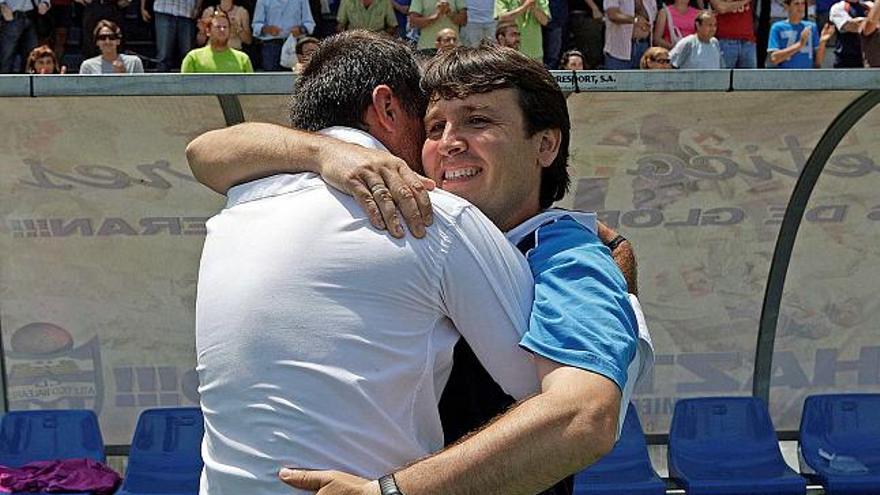 Toni Cazorla, exultante tras certificar el ascenso a Segunda B.