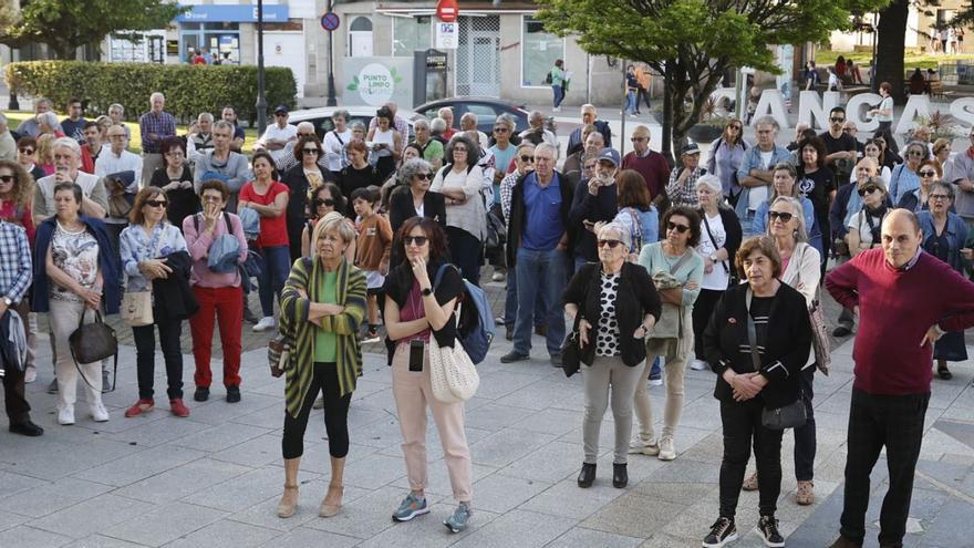 La concentración de ayer delante del Concello de Cangas.   | // GROBAS