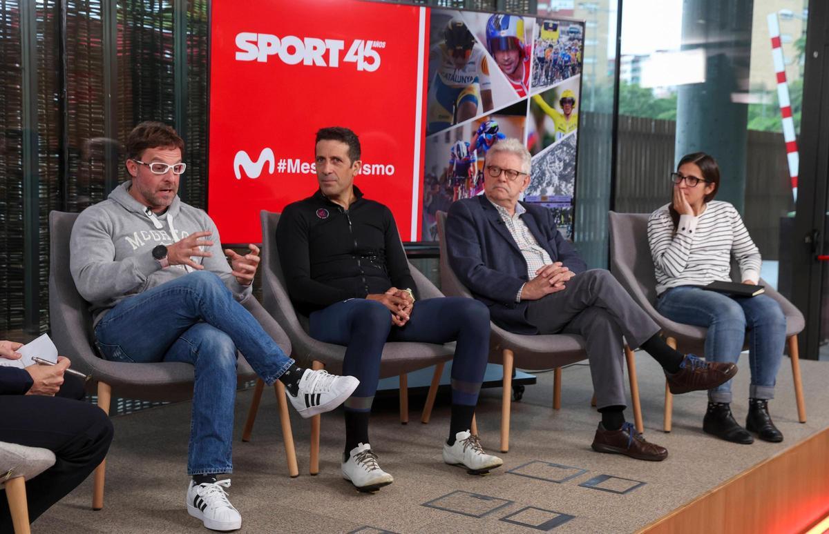 Molinero, Flecha, Peris y Àbalos, durante la Mesa SPORT sobre el mundo del ciclismo