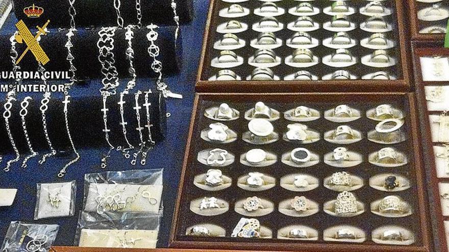 Intervienen en la feria joyas falsificadas