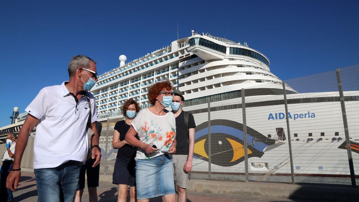 Llega el primer crucero internacional al puerto de Málaga tras la pandemia