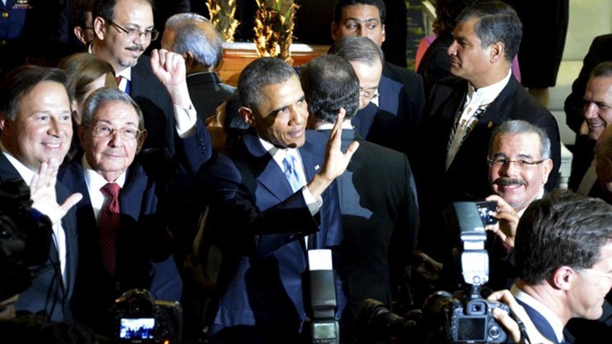 Handout photo of Cuba's President Castro holding up his fist as his Panamanean and U.S. counterparts Carlos Varela and Obama wave before the inauguration of the VII Summit of the Americas in Panama City