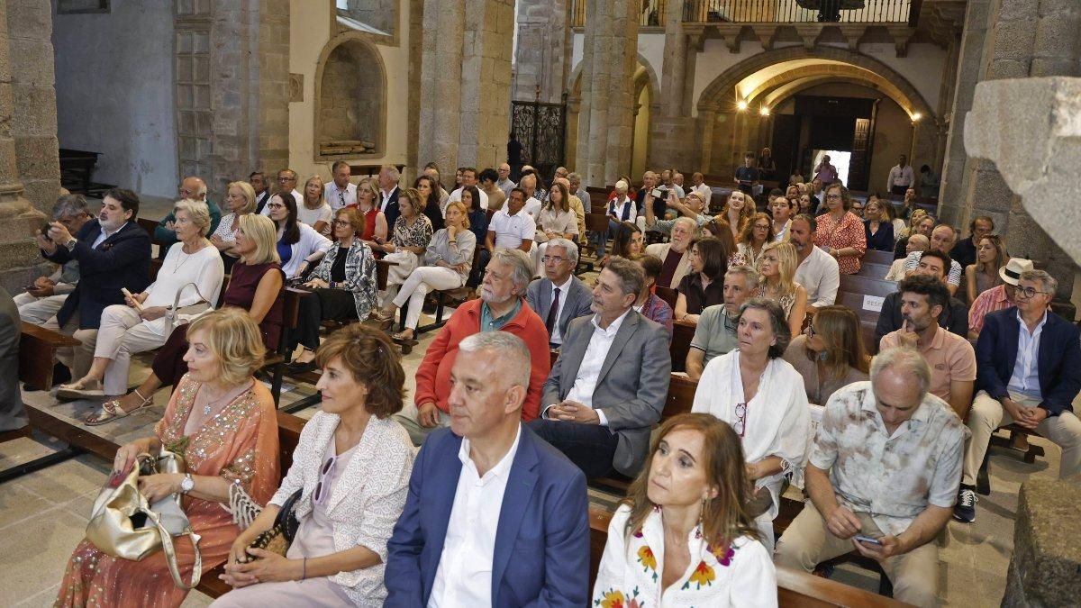 Parte del público asistente a la presentación del libro titulado 'Castelao. Entre Nós, 75 anos despois'.