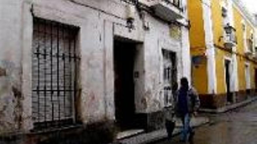 La familia agredida en la calle Benegas opta por guardar silencio