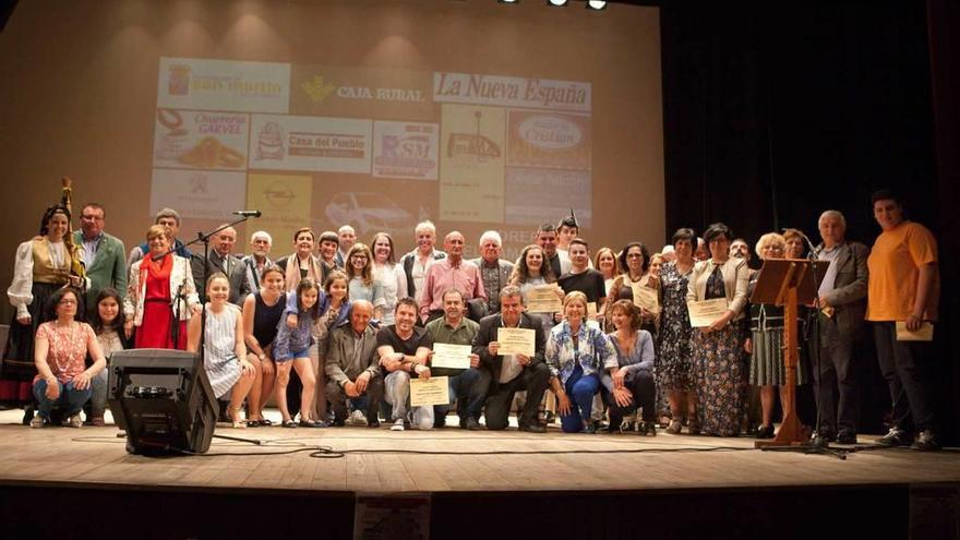 Galardonados y miembros de la organización, en la gala de entrega de premios de la última edición.