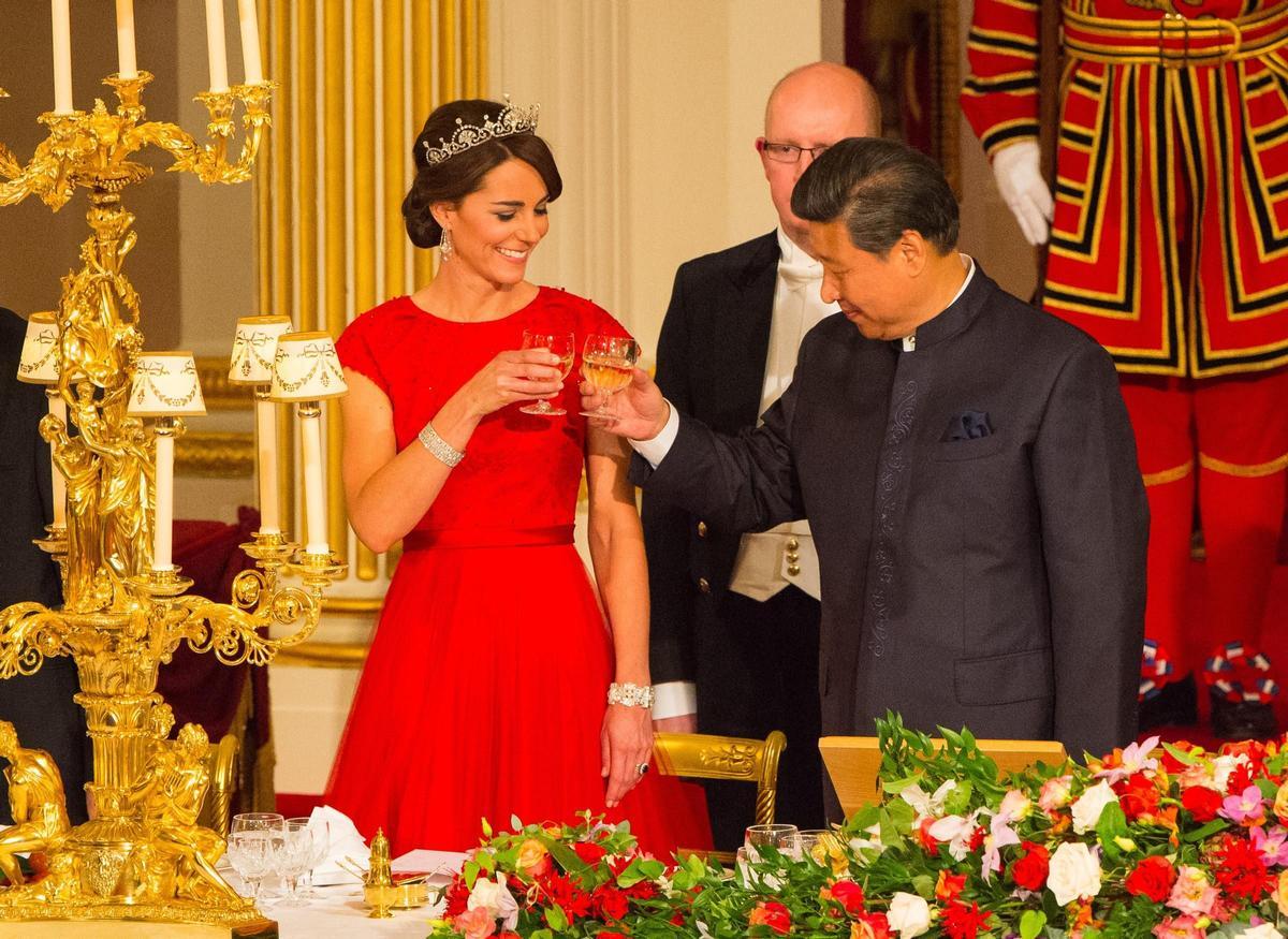 Kate Middleton brinda con el presidente de China