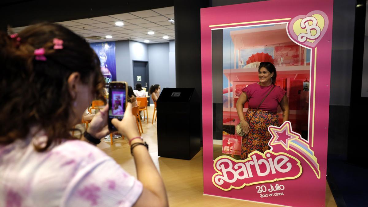 Marea rosa en los cines zaragozanos por el estreno de 'Barbie