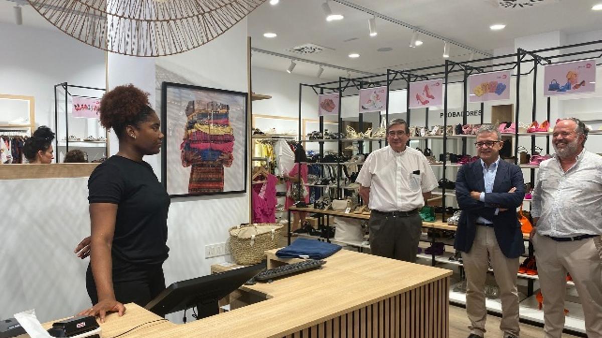 Inauguración en Alicante de la tienda de Cáritas Moda-re