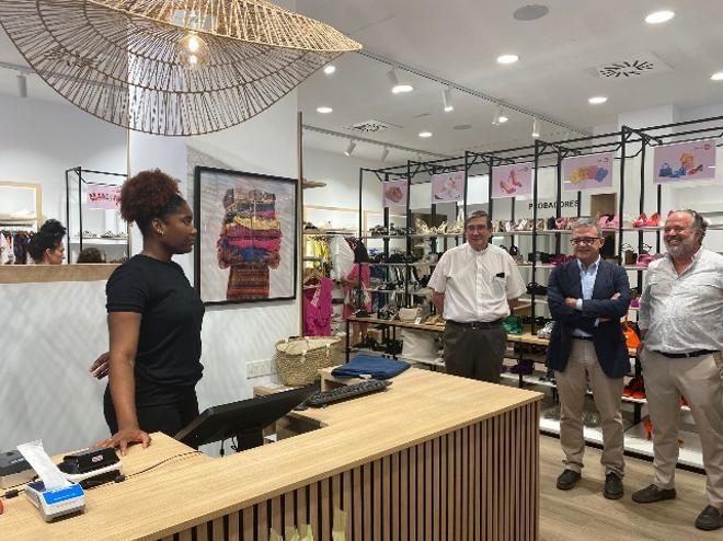Inauguración en Alicante de la tienda de Cáritas Moda-re