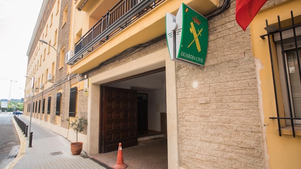 Cuartel de la Guardia Civil de Benimaclet donde ayer tomaron declaración al teniente coronel como investigado tras registrar su despacho.