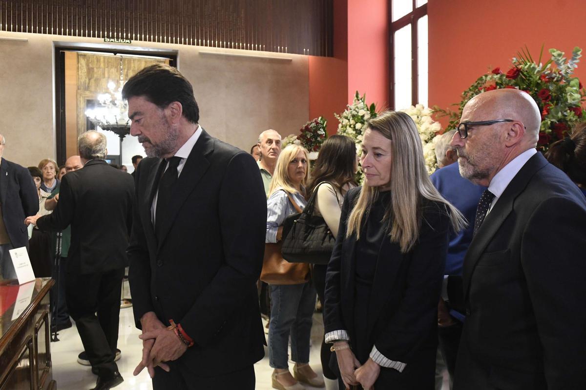 Las imágenes de la despedida a José Ballesta en la capilla ardiente instalada en el Salón de Plenos del Ayuntamiento de Murcia