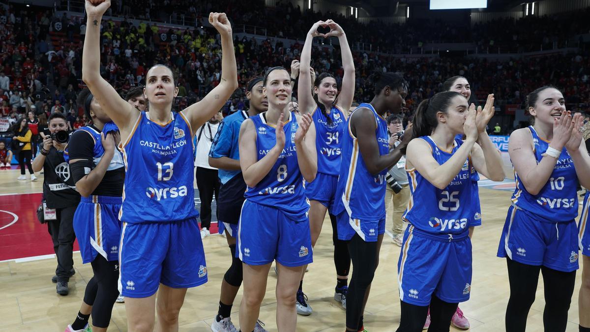 Las jugadoras del Perfumerías Avenida celebrando el pase a la final