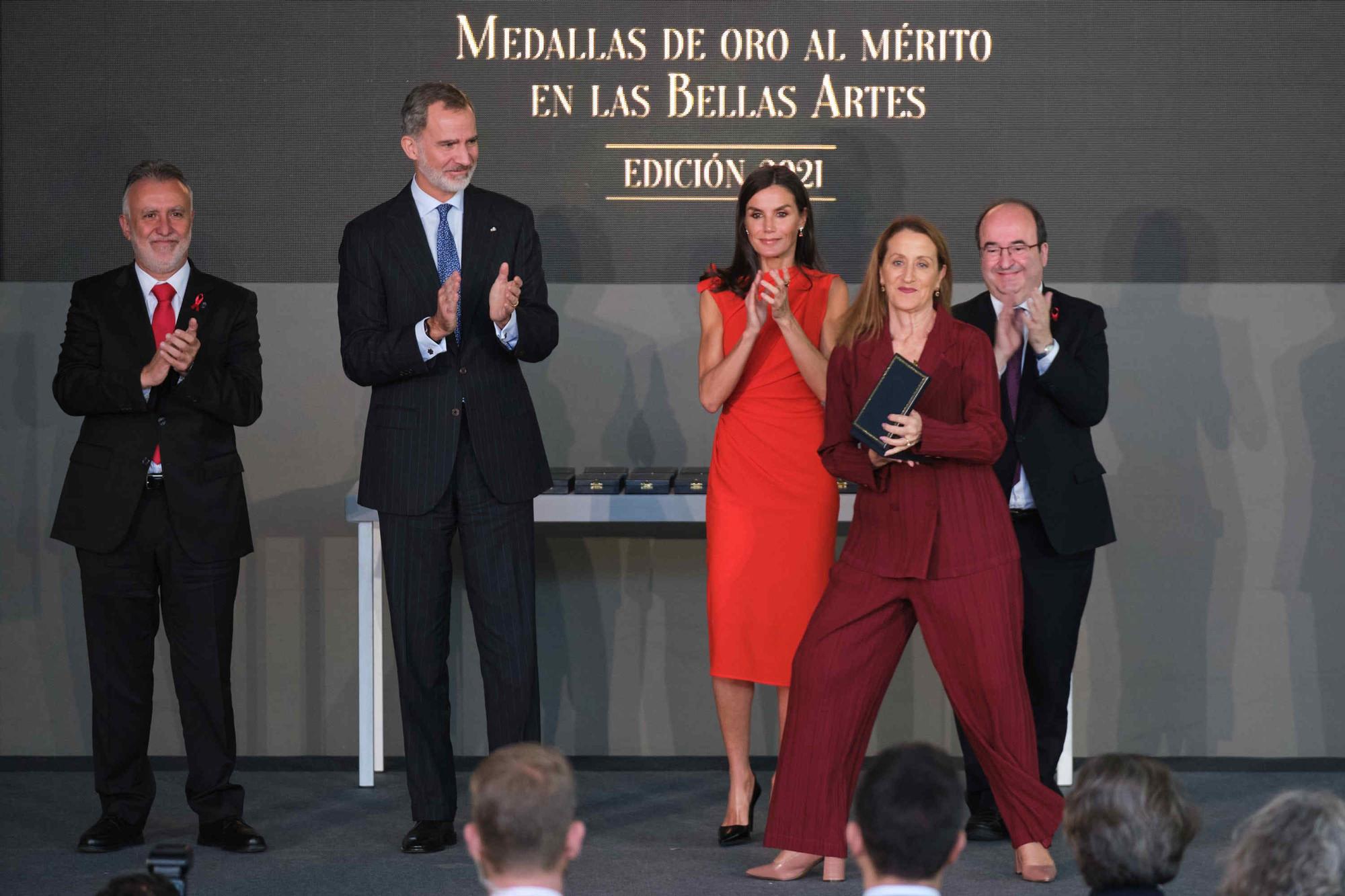 Los Reyes entregan en las Islas las Medallas de Oro al Mérito en las Bellas Artes a 32 personalidades de la cultura