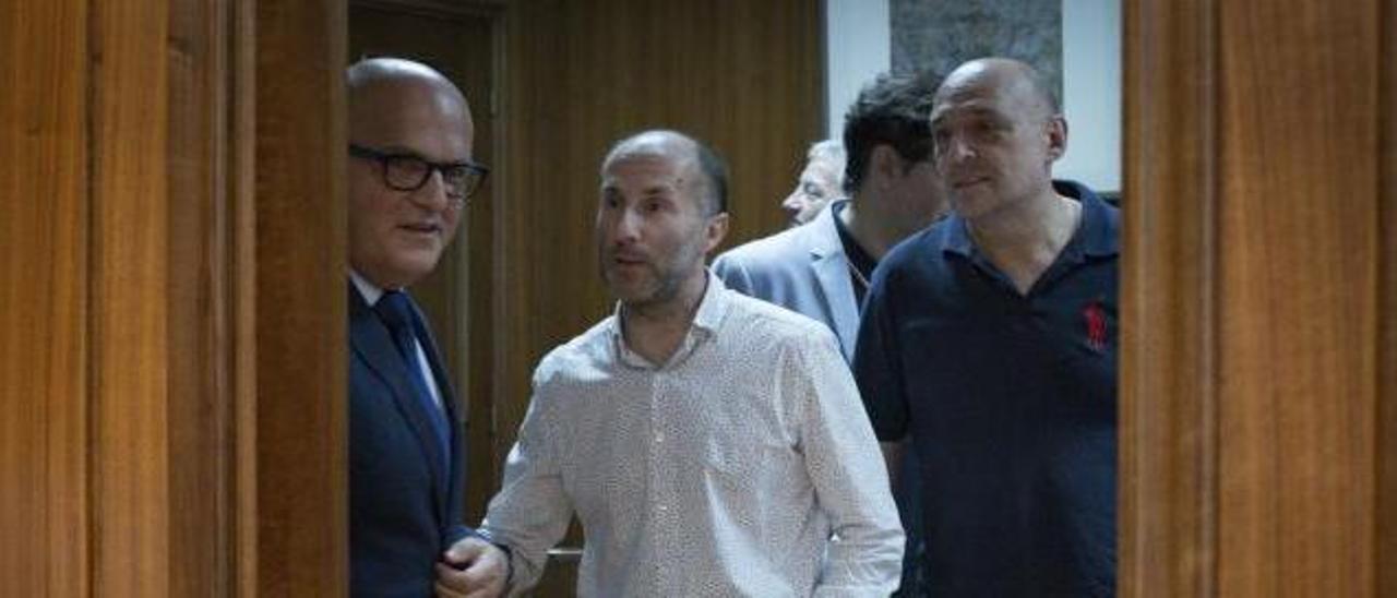 Manuel Baltar, Gonzalo Jácome, en un su primera reunión en 2019, como presidente y alcalde. |   // B. LORENZO