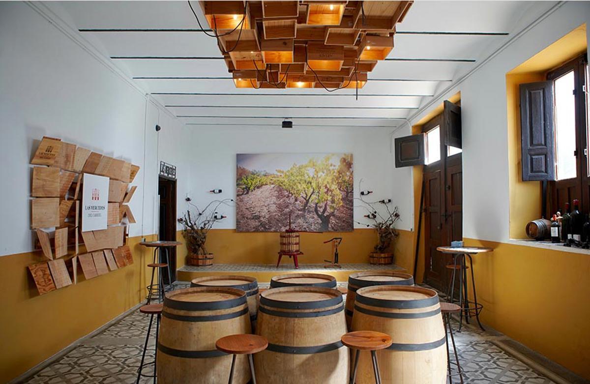 En 2014 inició la aventura de producir vinos en sus instalaciones con el sello Las Mercedes del Cabriel.